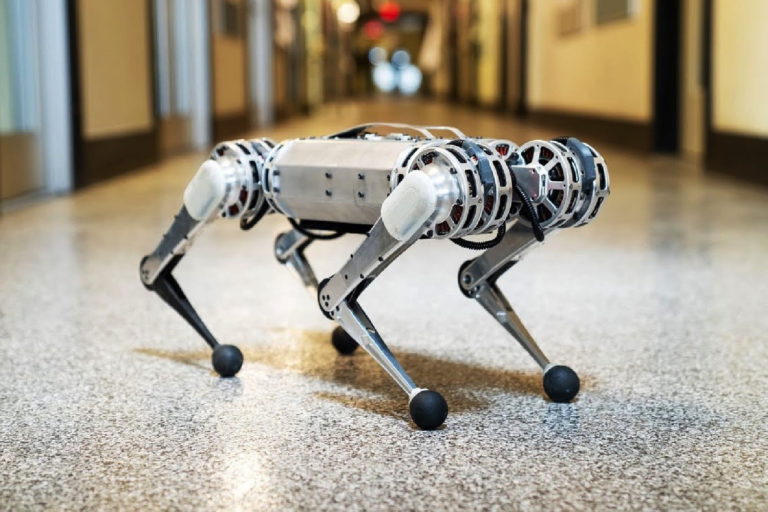 หุ่นยนต์ Mini Cheetah ของ MIT สามารถกระโดดตีลังกากลับหลังได้แล้ว